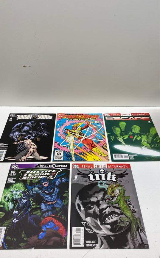 DC Comic Books Box Lot image number 5