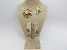 VNTG Mid Century Gold Tone Nephrite, Faux Pearl & Enamel Jewelry