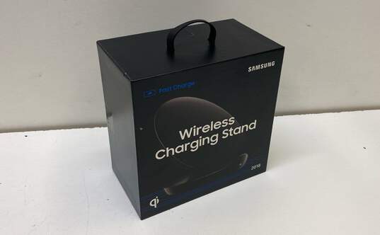 Samsung Fast Charge Wireless Charging Stand image number 7