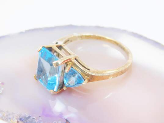 10K Yellow Gold Blue Topaz Cocktail Ring 3.5g image number 2