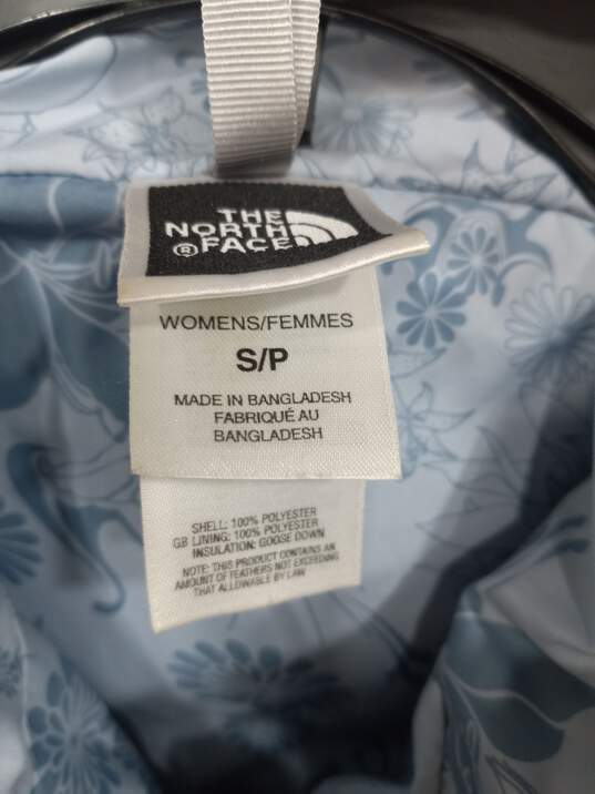 The North Face Women's White Puffer Jacket Size Small image number 1