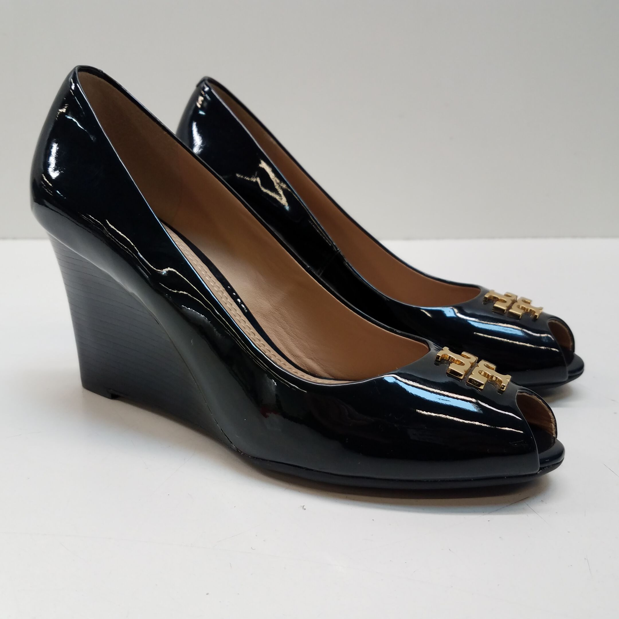 TORY BURCH PATENT LEATHER WEDGES 