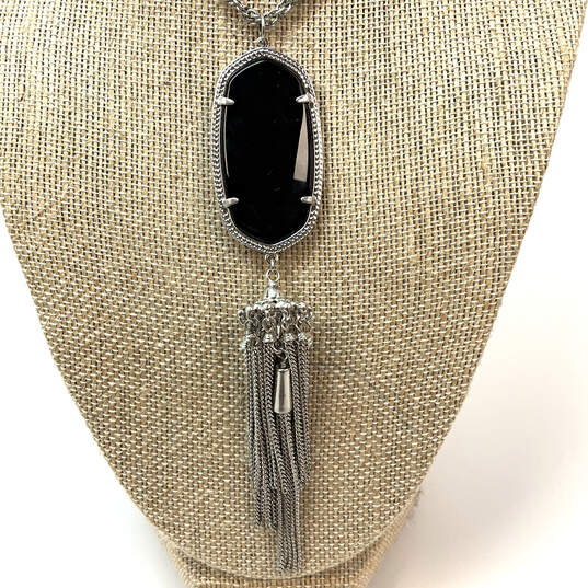 Designer Kendra Scott Silver-Tone Rayne Tassel Oval Shape Pendant Necklace image number 2