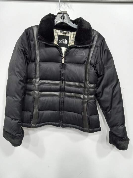 Women's Black North Face Jacket Size Small image number 1
