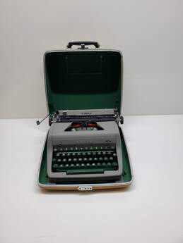 Royal Quiet De Luxe Vintage Portable Typewriter w/ Case