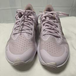 Women's Athletic Shoes Size: 7.5