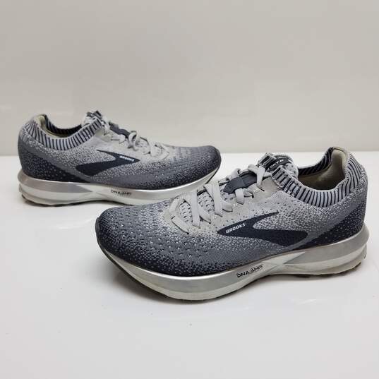 WOMEN'S BROOKS LEVIATE 2 GREY/SILVER SIZE 5.5 image number 1
