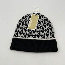 NWT Womens Black White Knitted Signature Print Beanie Hat One Size alternative image