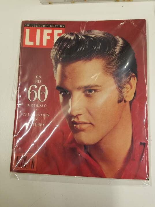 Lot of Elvis Presley Collectibles image number 4