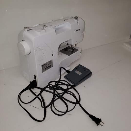 Untested Brother XM2701 Sewing Machine w/ Built In Stitch Patterns P/R image number 4