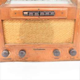 VNTG Westinghouse Brand WR-290 Model Wooden Tabletop Tube Radio w/ Power Cable (Parts and Repair) alternative image