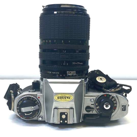 Nikon FG 35mm SLR Camera w/ Accessories image number 4
