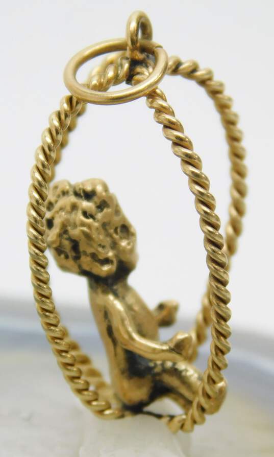 14K Gold Unique Child Baby Figural Rope Wire Swing Pendant 5.8g image number 6