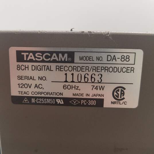 Tascam DA-88 8 Channel Digital Multitrack Audio DTRS Player/Recorder DAT image number 2