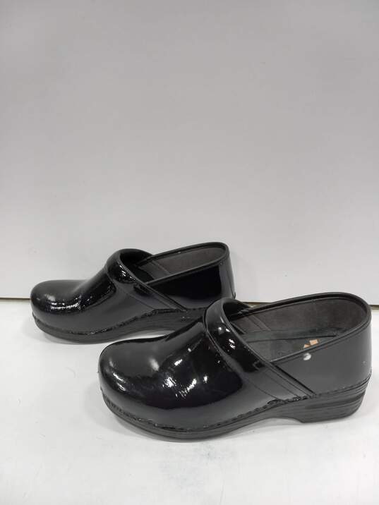 Dansko Black Patent Leather Clogs Women's Size 40/US Size 9 image number 2