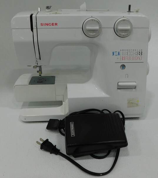 Singer Sewing Machine Model 1120 image number 1