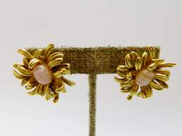 Vintage Oscar de la Renta Gold Tone & Pink Rhinestone Cabochon Flower Earrings 17.9g alternative image