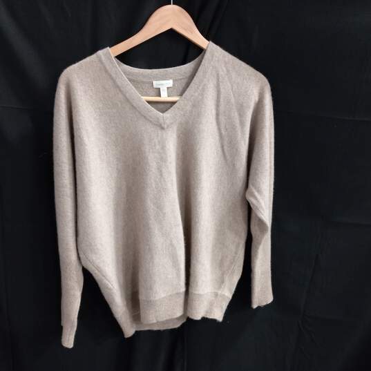 Garnet Hill Women's Tan Cashmere V-Neck Sweater Size S image number 1