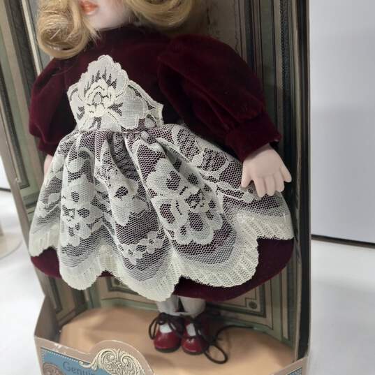 Bundle of 2 Assorted Vintage Porcelain Dolls image number 5
