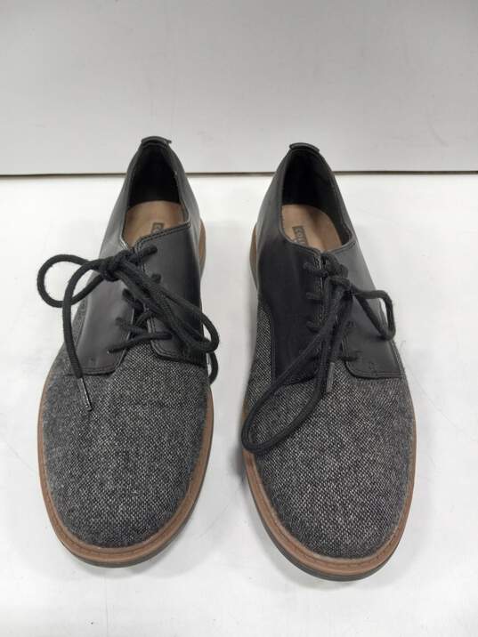 Men's Clarks Size 9 Black and Grey Dress Shoes image number 1