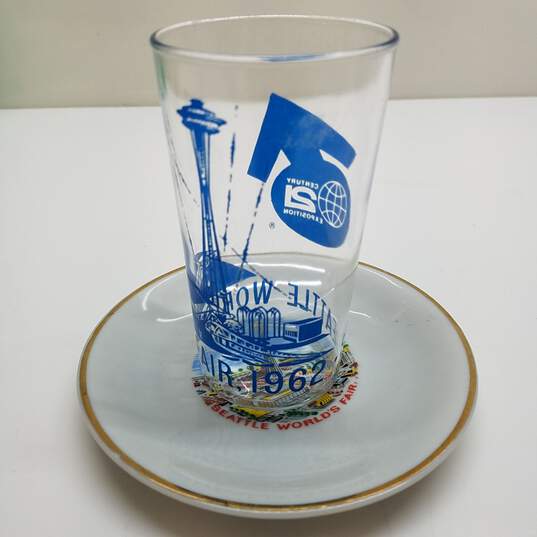Vintage 1962 Seattle Worlds Fair Souvenir Glass & Saucer image number 1