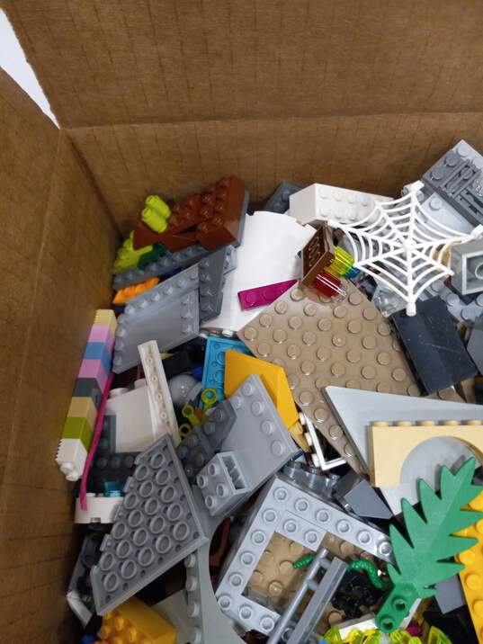 8.5lbs of Assorted Mixed Building Blocks image number 2
