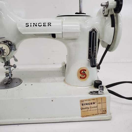 Vintage 1964 White Singer Featherweight Sewing Machine 221k image number 2