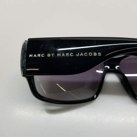 AUTHENTICATED Marc by Marc Jacobs Oversize Black Sunglasses image number 3