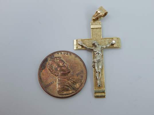 14K Yellow Gold Etched Crucifix Pendant 2.8g image number 4