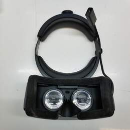 HP VR1000-100 Windows Mixed Reality Headset and cables alternative image