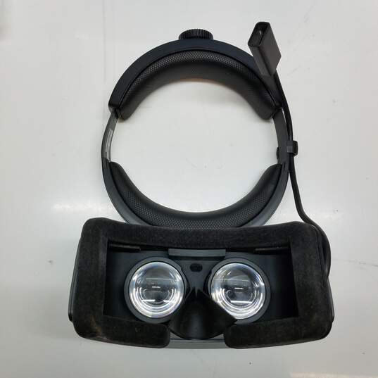 HP VR1000-100 Windows Mixed Reality Headset and cables image number 2