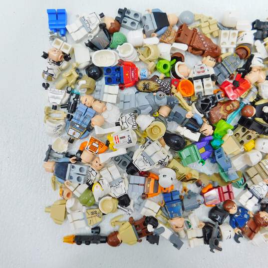 10.5 Oz. LEGO Star Wars Minifigures Bulk Lot image number 2