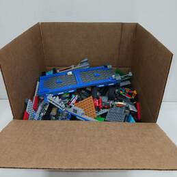 8.5lb Bundle of Mixed Variety Building Blocks and Pieces