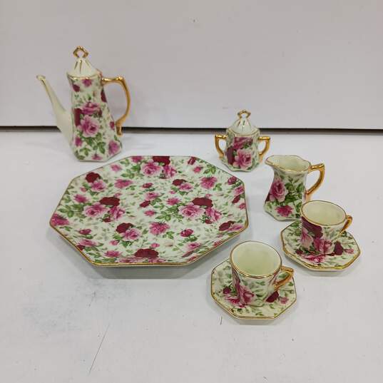 Bundle of 4 Assorted Vintage Miniature Tea Sets image number 6