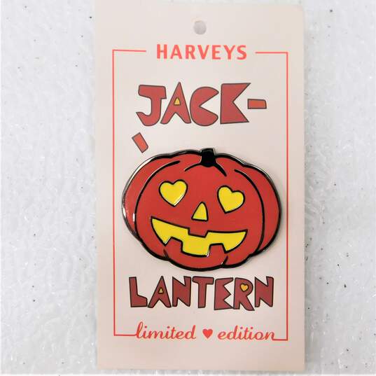 Harvey's Limited Edition 079/250 Jack O Lantern Purse W/ Pin & Keychain image number 5