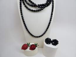 Vintage Black Beaded Layering Necklace Clip On Earrings & Icy Red & Green Rhinestone Strawberry Brooches 166.6g