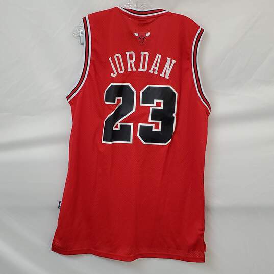 Chicago Bulls Backetball Jeersy Size XL image number 2
