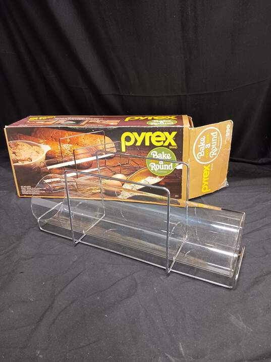 Pyrex Bake a Round Bread Baking Ovenware W/ Box image number 1