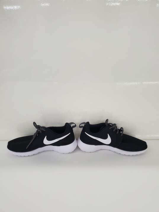 Nike Women's Roshe One Running Shoe Black/White Size-6 image number 2