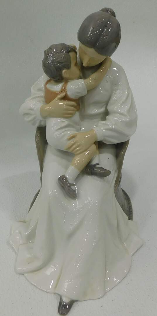 B & G Figurine Mother Love #1552 Sculptor Ingeborg Plockross Irminger FOR BJORN image number 1