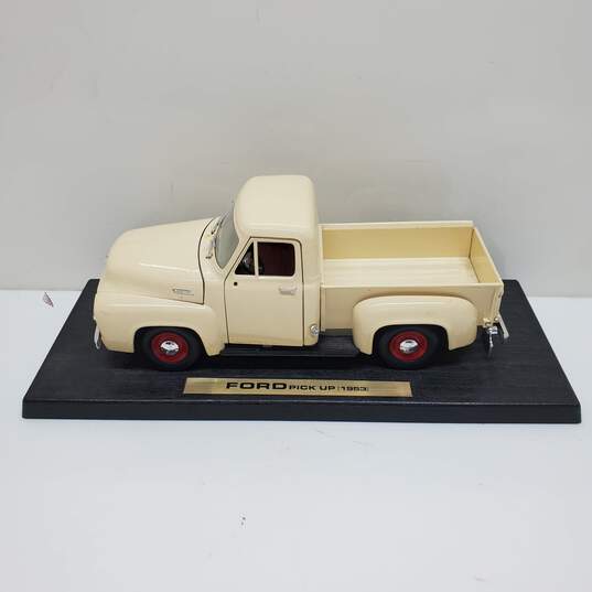 Yat Ming Road Signature 1953 Ford F-100 Pick Up Truck Diecast Model Cream 92148 image number 1