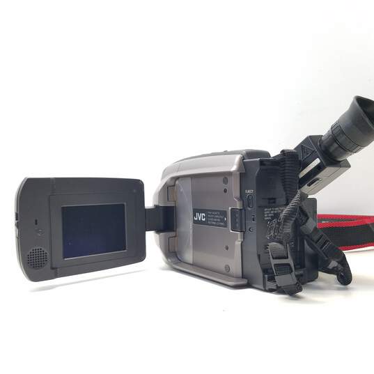 JVC GR-AXM50U VHS-C Camcorder image number 4