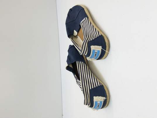 Toms Women's Navy Blue Striped Slip On Size 9 image number 4