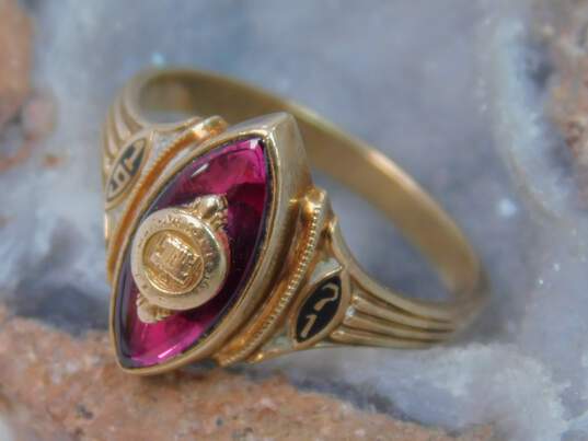 VNTG 10K Yellow Gold Pink Sapphire 1971 Class Ring 3.6g image number 1
