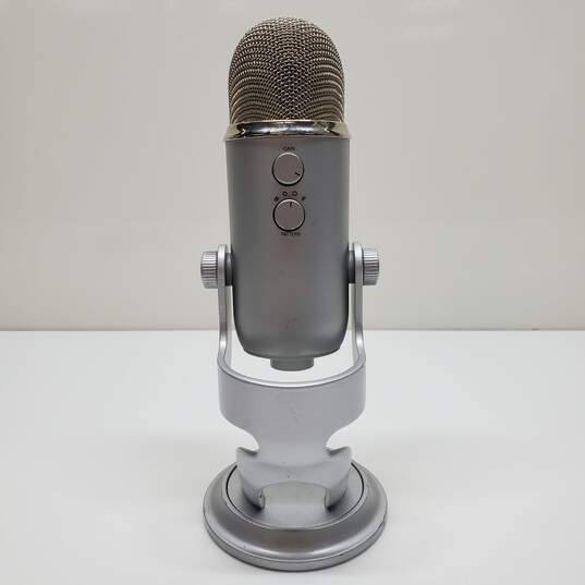 Blue Yeti Professional Multi-Pattern USB Condenser Microphone Silver UNTESTED image number 3