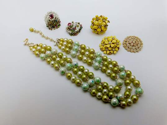 Vintage Weiss & Fashion Floral Pastel Beaded Necklace Clip On Earrings & Brooch 130.8g image number 1