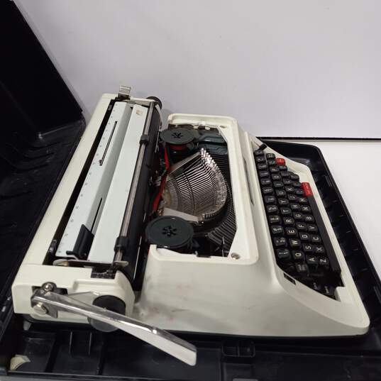 Vintage Silver-Reed 813 Typewriter In Case image number 4