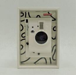 Lomography Lomo Instant White Film Camera LI100W alternative image