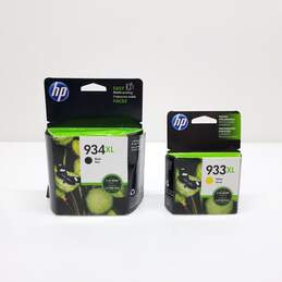 HP 934XL High Capacity XL Ink Cartridge Black Noir and HP 933XL Original Ink Cartridge Yellow Jaune Lot of 2