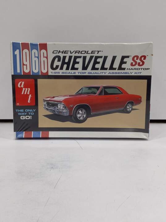 AMT 1/25 Scale 1966 Chevrolet Chevelle SS Model Assembly Kit - NIB image number 1